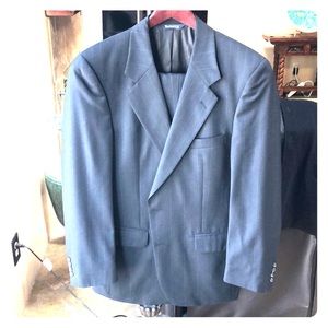 Burberry 2-button Suit (100% Wool) 44R, 36W, 32L